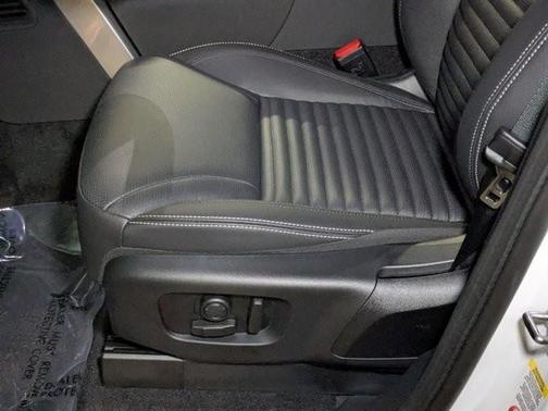 2025 Land Rover Discovery P300 S