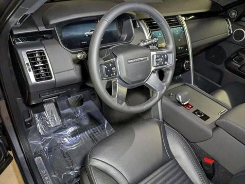 2025 Land Rover Discovery P300 S