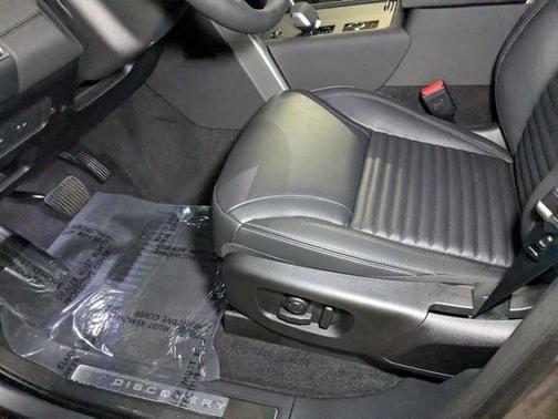 2025 Land Rover Discovery P300 S