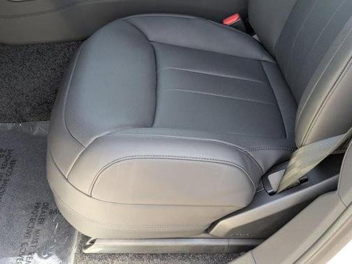 2025 Land Rover Range Rover P400 SE 7 Seat