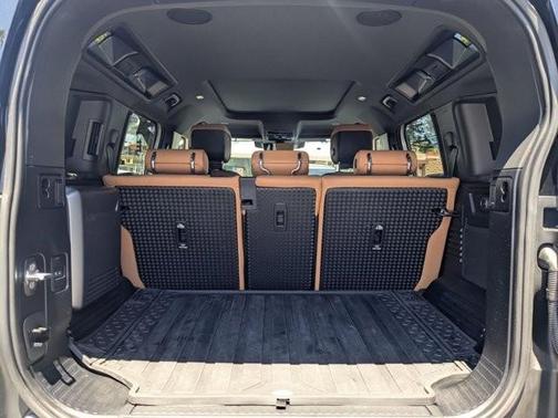 2023 Land Rover Defender 110 V8