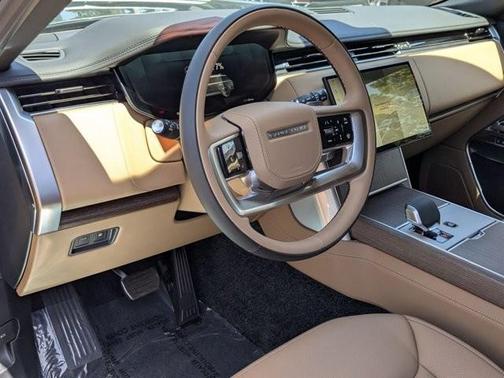 2025 Land Rover Range Rover P550e SE