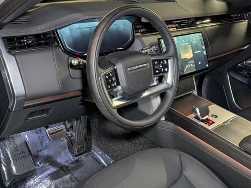 2025 Land Rover Range Rover P530 SE 7 Seat