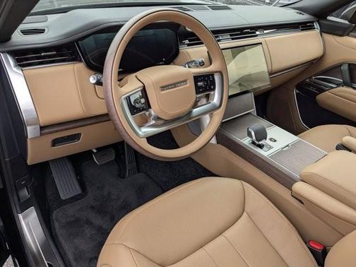 2025 Land Rover Range Rover P400 SE 7 Seat