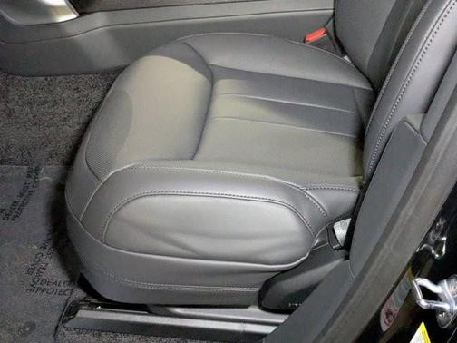 2025 Land Rover Range Rover P530 SE 7 Seat