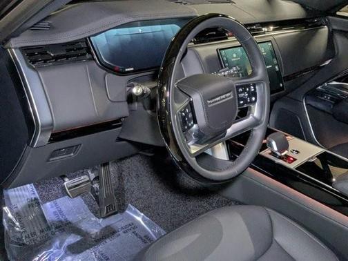 2025 Land Rover Range Rover P530 SE 7 Seat