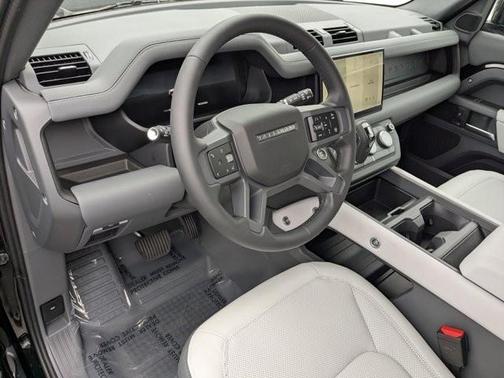 2025 Land Rover Defender P400 X-Dynamic SE