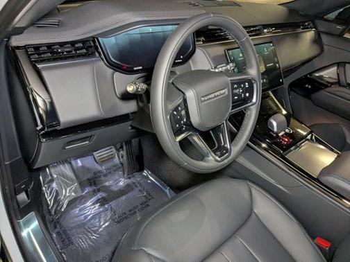 2025 Land Rover Range Rover Sport P360 SE