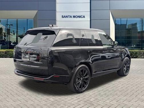 2025 Land Rover Range Rover P550e SE