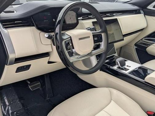 2025 Land Rover Range Rover P550e SE