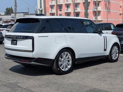 2025 Land Rover Range Rover P550e SE