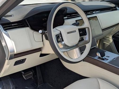 2025 Land Rover Range Rover P550e SE