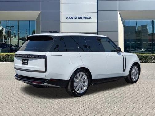2025 Land Rover Range Rover P550e SE