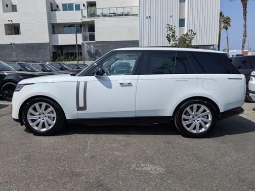 2025 Land Rover Range Rover P550e SE
