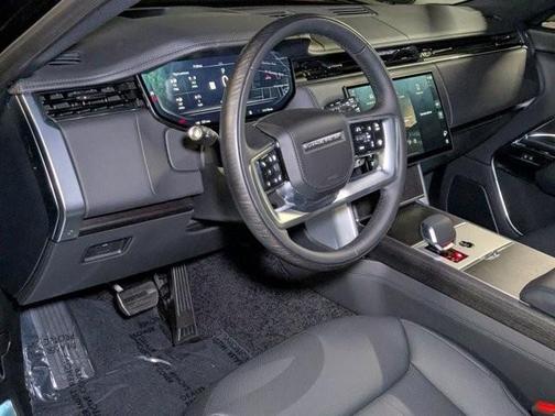 2025 Land Rover Range Rover P530 SE 7 Seat