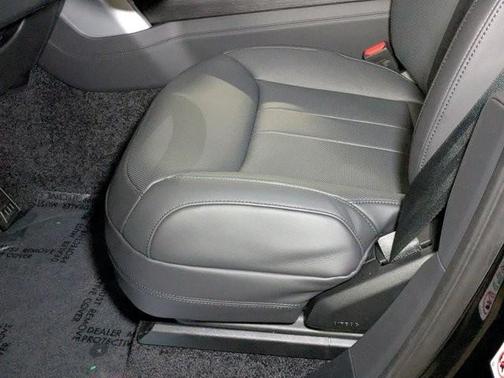2025 Land Rover Range Rover P530 SE 7 Seat