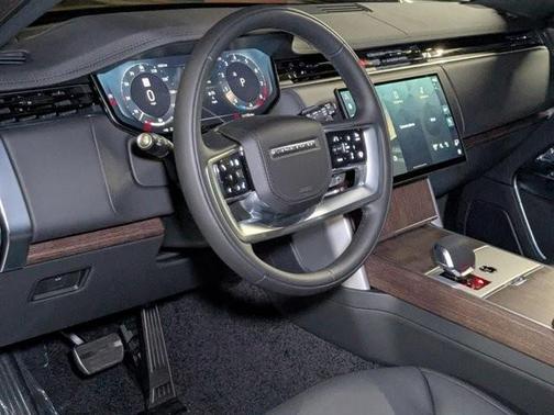 2025 Land Rover Range Rover P530 SE