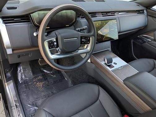 2025 Land Rover Range Rover P530 SE