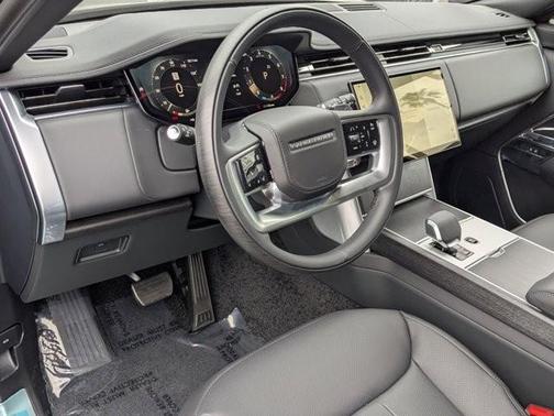 2025 Land Rover Range Rover P530 SE