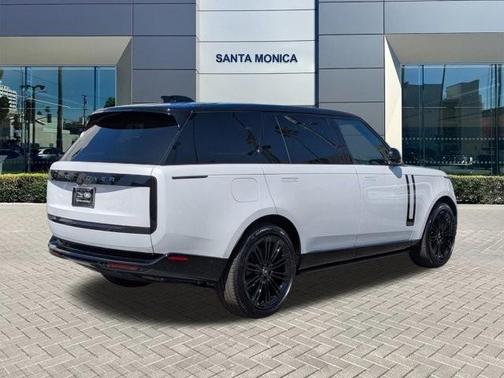 2025 Land Rover Range Rover P400 SE 7 Seat
