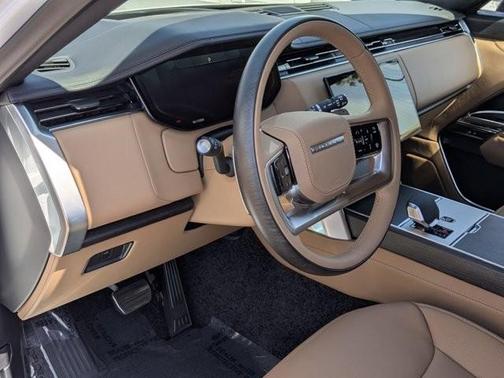 2025 Land Rover Range Rover P400 SE 7 Seat