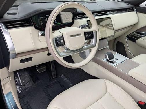 2025 Land Rover Range Rover P550e Autobiography