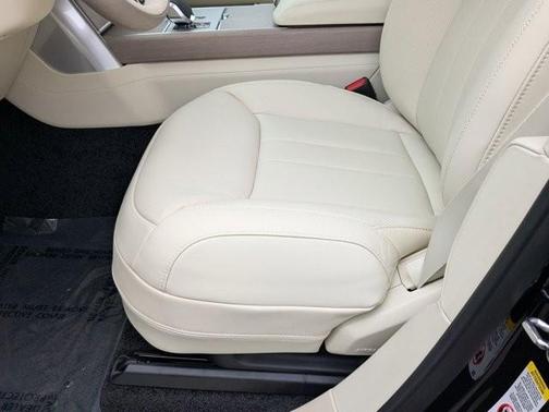 2025 Land Rover Range Rover P550e Autobiography