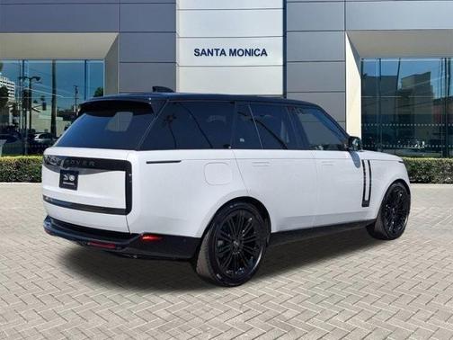 2025 Land Rover Range Rover P530 SE