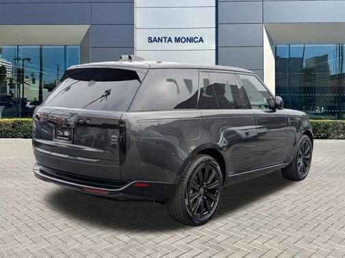 2025 Land Rover Range Rover P550e SE