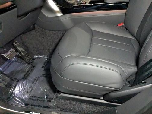 2025 Land Rover Range Rover P530 SE 7 Seat