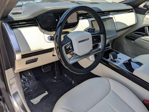 2025 Land Rover Range Rover P400 SE 7 Seat