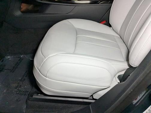 2025 Land Rover Range Rover Sport P360 SE