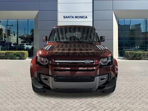 2025 Land Rover Defender P400 Outbound