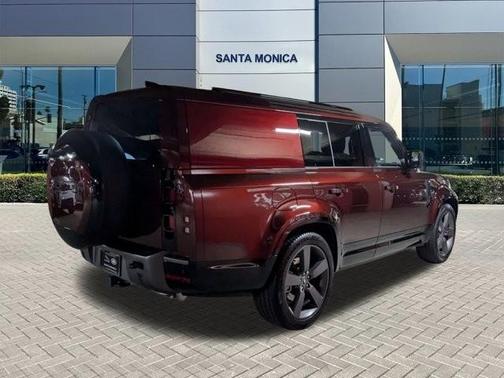 2025 Land Rover Defender P400 Outbound