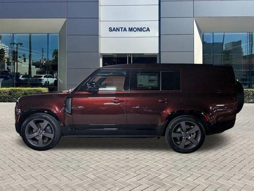 2025 Land Rover Defender P400 Outbound