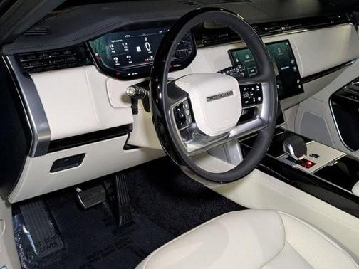 2025 Land Rover Range Rover P530 SE