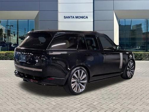 2025 Land Rover Range Rover P615 SV