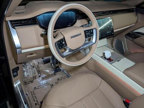 2025 Land Rover Range Rover P615 SV