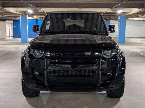 2025 Land Rover Defender P500 X-Dynamic SE