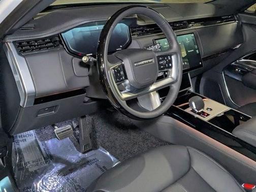 2025 Land Rover Range Rover P530 SE