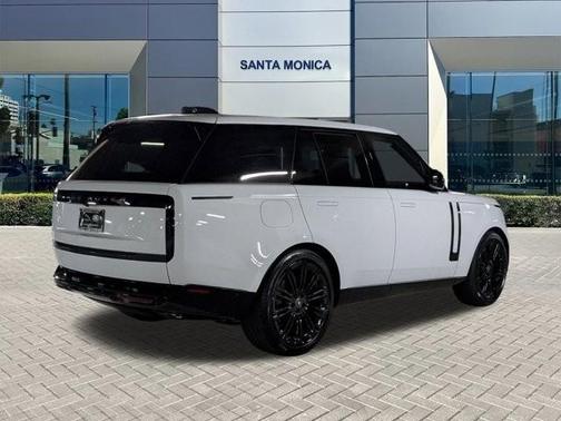 2025 Land Rover Range Rover P530 SE