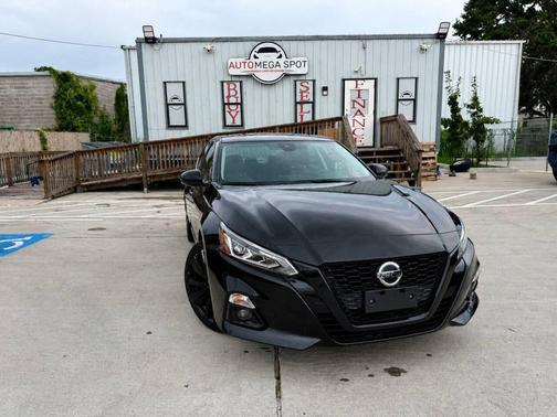 Super Black 2022 Nissan Altima SR FWD