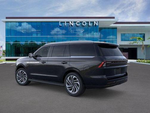Infinite Black Metallic Clearcoat 2026 Lincoln Navigator Premiere