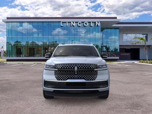 GRAY MIST METALLIC TRI-COAT 2026 Lincoln Navigator Premiere