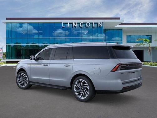 Gray Mist Metallic Tri-Coat 2026 Lincoln Navigator Premiere