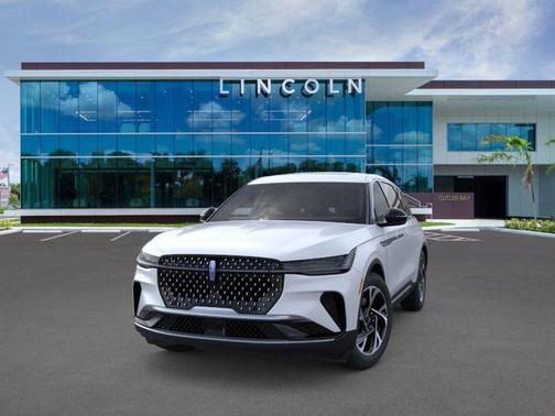 White Platinum Metallic Tri-Coat 2026 Lincoln Nautilus Premiere
