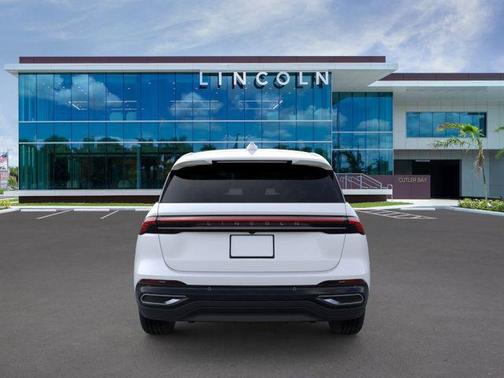 White Platinum Metallic Tri-Coat 2026 Lincoln Nautilus Premiere