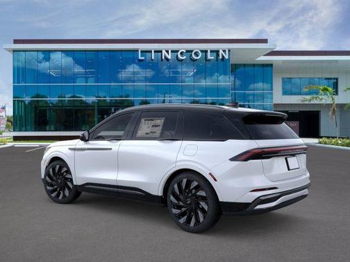 White Platinum Metallic Tri-Coat 2026 Lincoln Nautilus Reserve