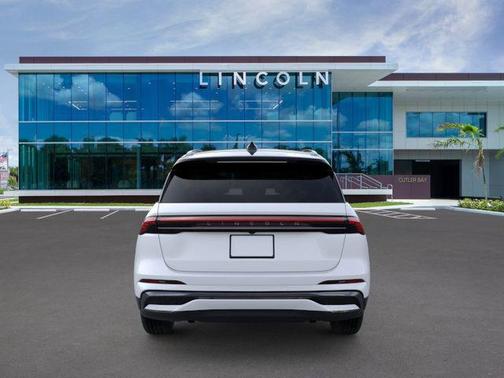 White Platinum Metallic Tri-Coat 2026 Lincoln Nautilus Reserve