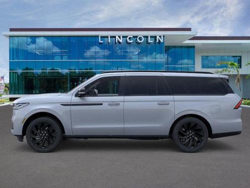Gray Mist Metallic Tri-Coat 2026 Lincoln Navigator Reserve